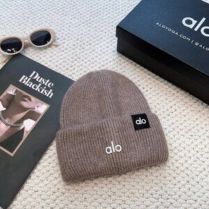 Alo new rabbit fur knitted hat, a loose-fitting, winter-warm and thickened wool